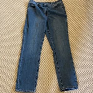 N62 Petite Classic Fit STRAIGHT. Denim Jeans